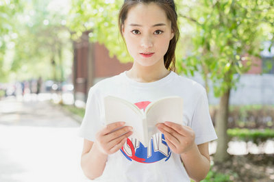 攝圖網_500933505_大學里看書閱讀的同學（企業商用）_副本_副本.jpg